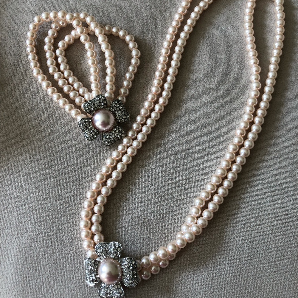 Lovely faux pearl necklace and bracelet set - Picture 3 of 3